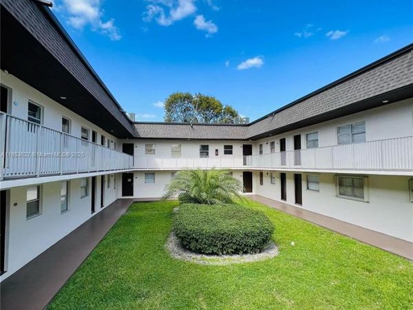 8601 SW 94th St, Unit 204W, Miami, FL 33156