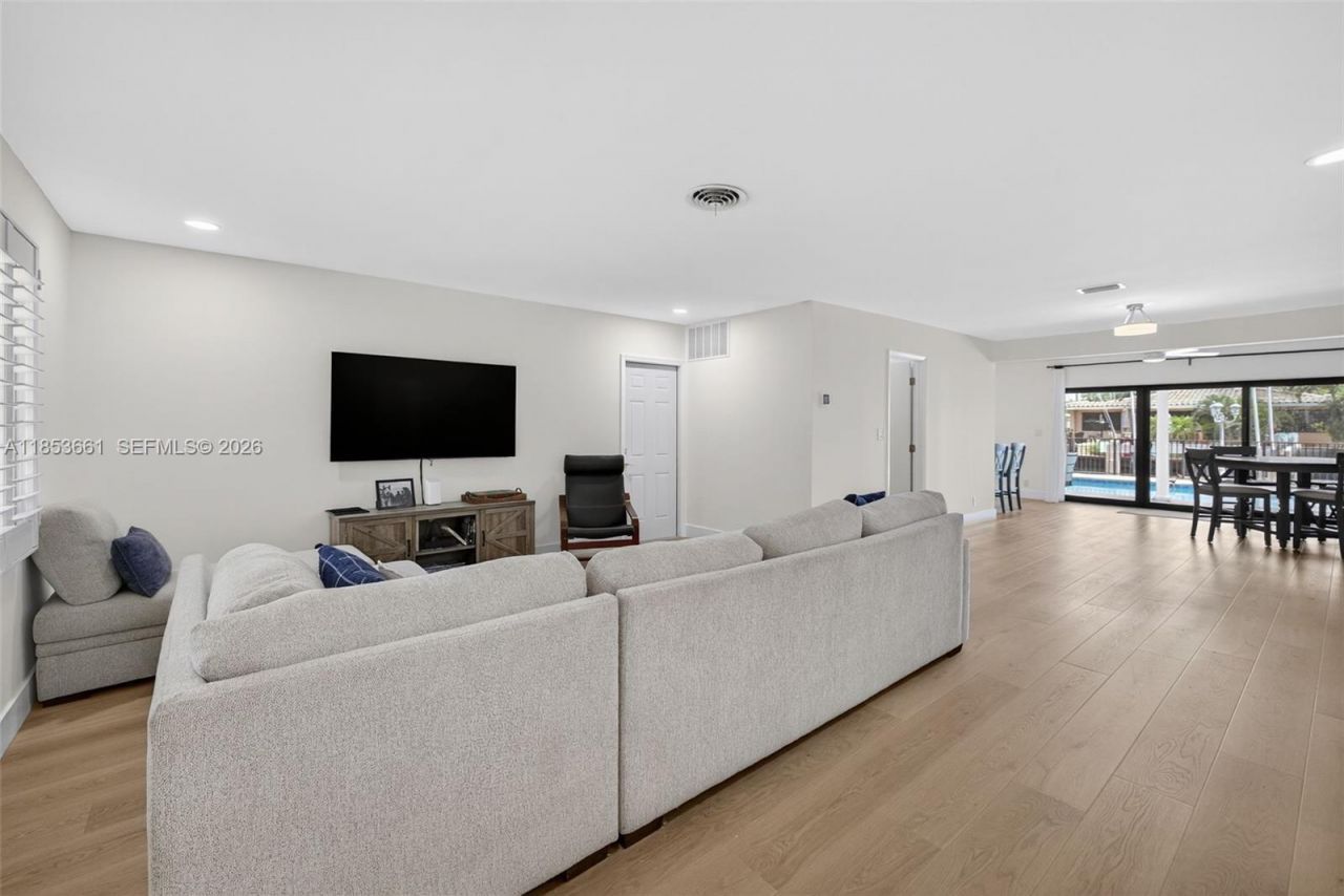 2481 SE 15th St, Pompano Beach, FL 33062 Photo