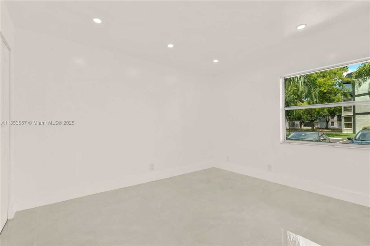 8320 Sands Point Blvd, Unit M107, Tamarac, FL 33321 Photo