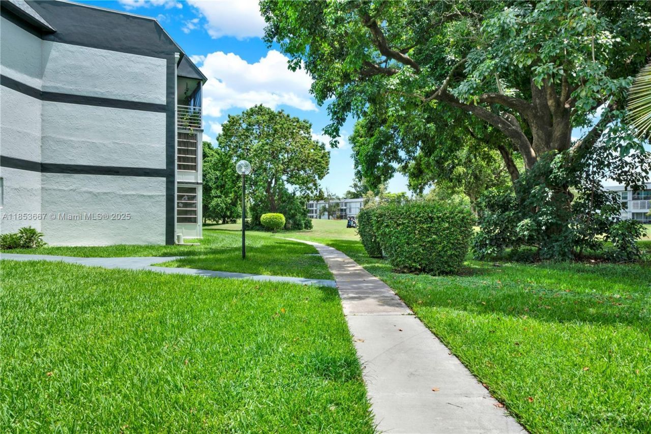 8320 Sands Point Blvd, Unit M107, Tamarac, FL 33321 Photo