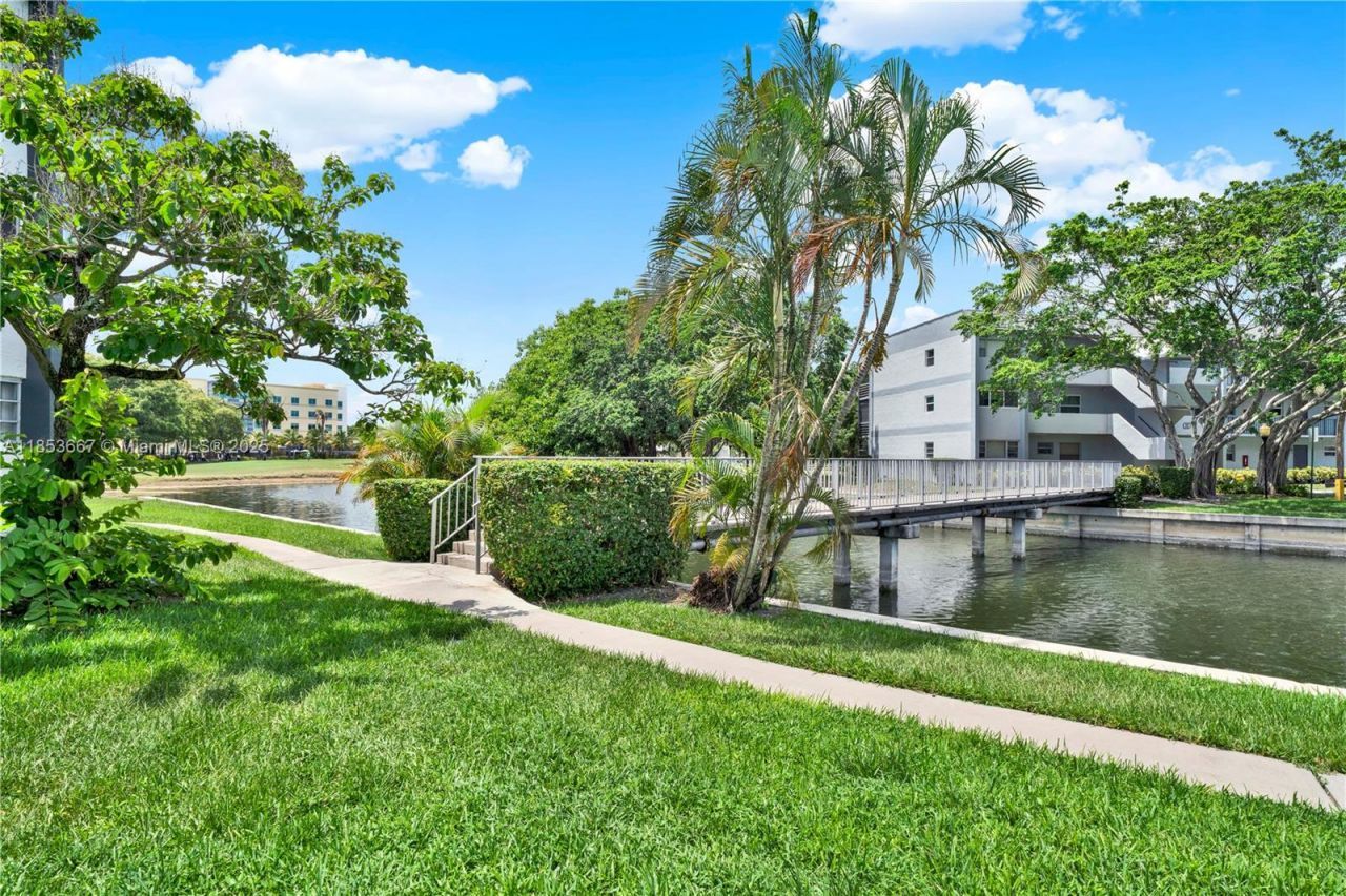 8320 Sands Point Blvd, Unit M107, Tamarac, FL 33321 Photo