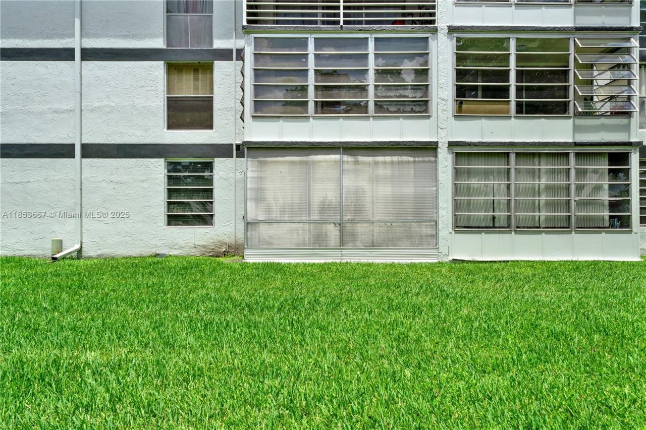 8320 Sands Point Blvd, Unit M107, Tamarac, FL 33321 Photo