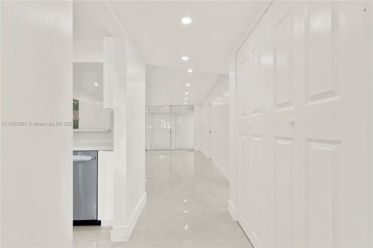 8320 Sands Point Blvd, Unit M107, Tamarac, FL 33321 Photo