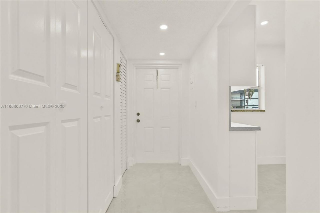 8320 Sands Point Blvd, Unit M107, Tamarac, FL 33321 Photo