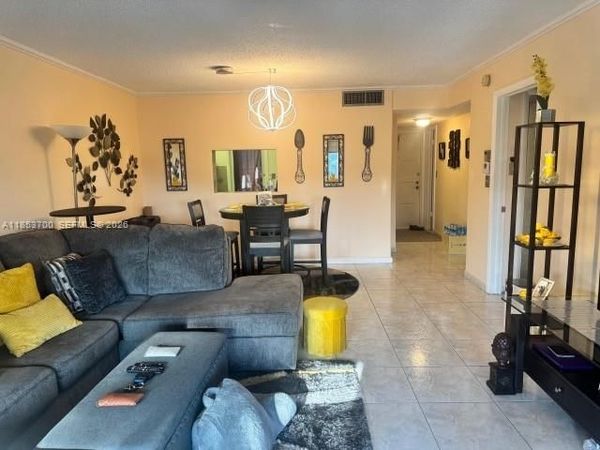 4270 NW 40th St, Unit 306, Lauderdale Lakes, FL 33319