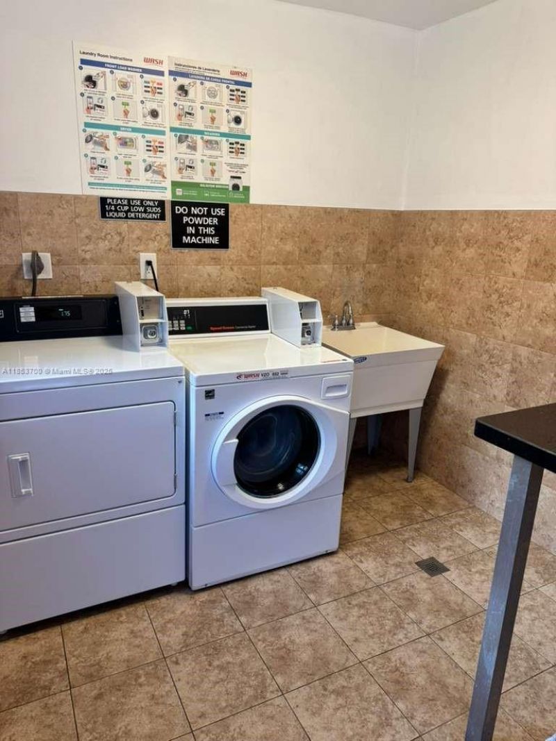 4270 NW 40th St, Unit 306, Lauderdale Lakes, FL 33319 Photo