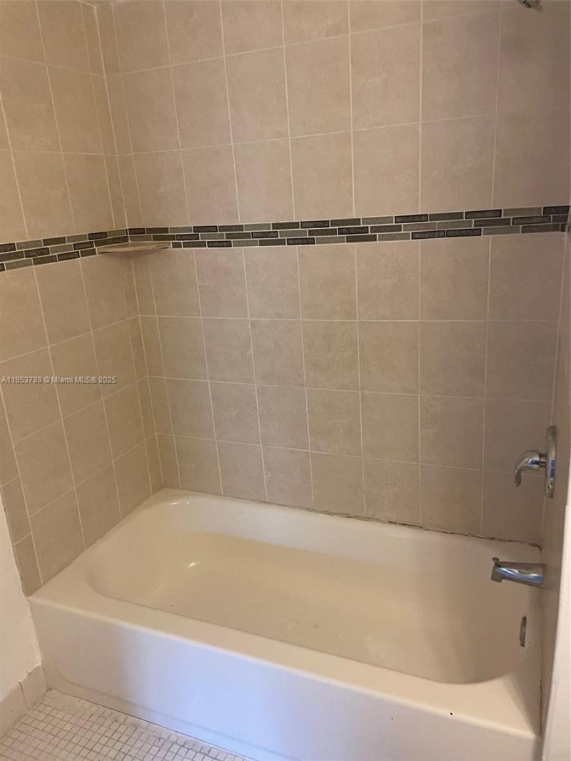 1075 Riverside Dr, Unit 203, Coral Springs, FL 33071 Photo