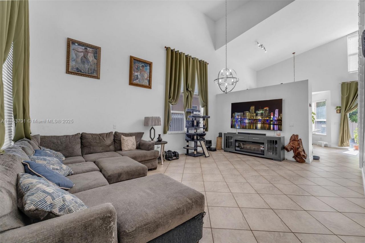 1755 NE 37th Ave, Homestead, FL 33033 Photo