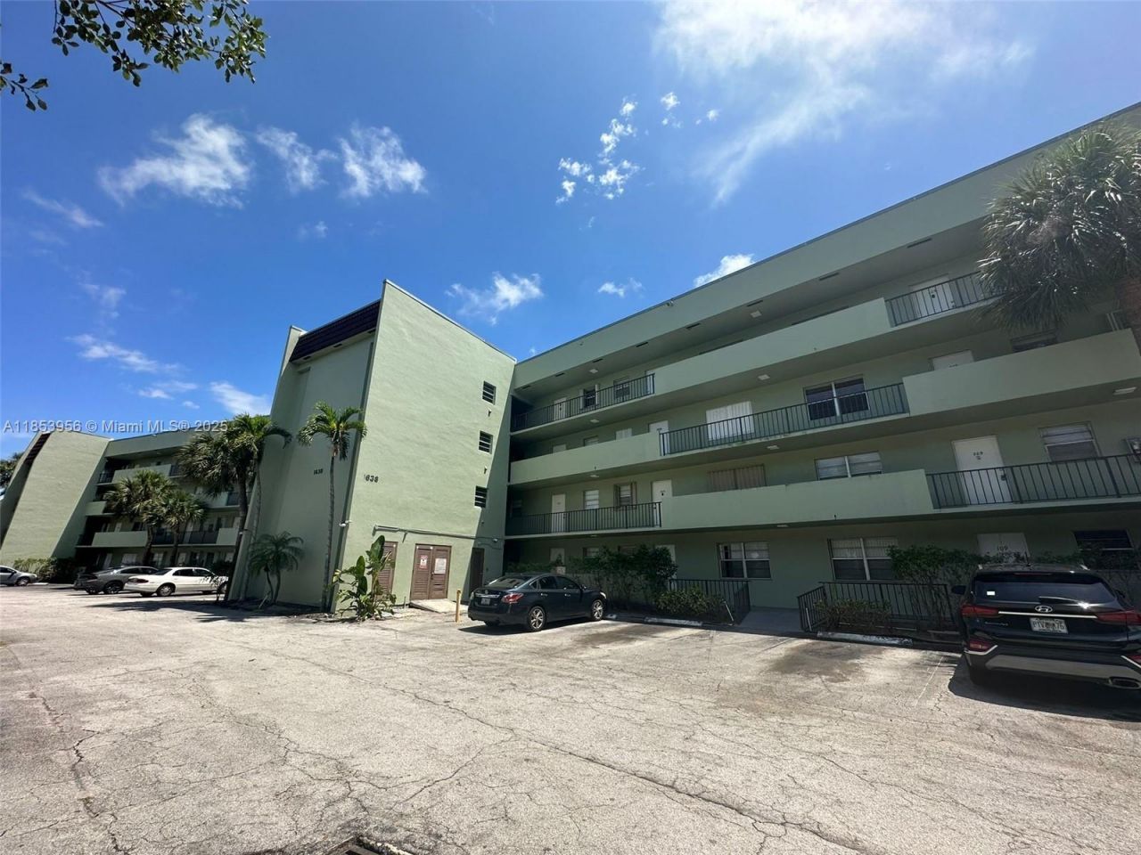 1638 Embassy Dr, Unit 307, West Palm Beach, FL 33401 Photo