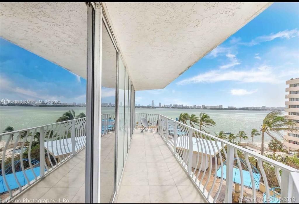 7601 E Treasure Dr, Unit 707, North Bay Village, FL 33141 Photo