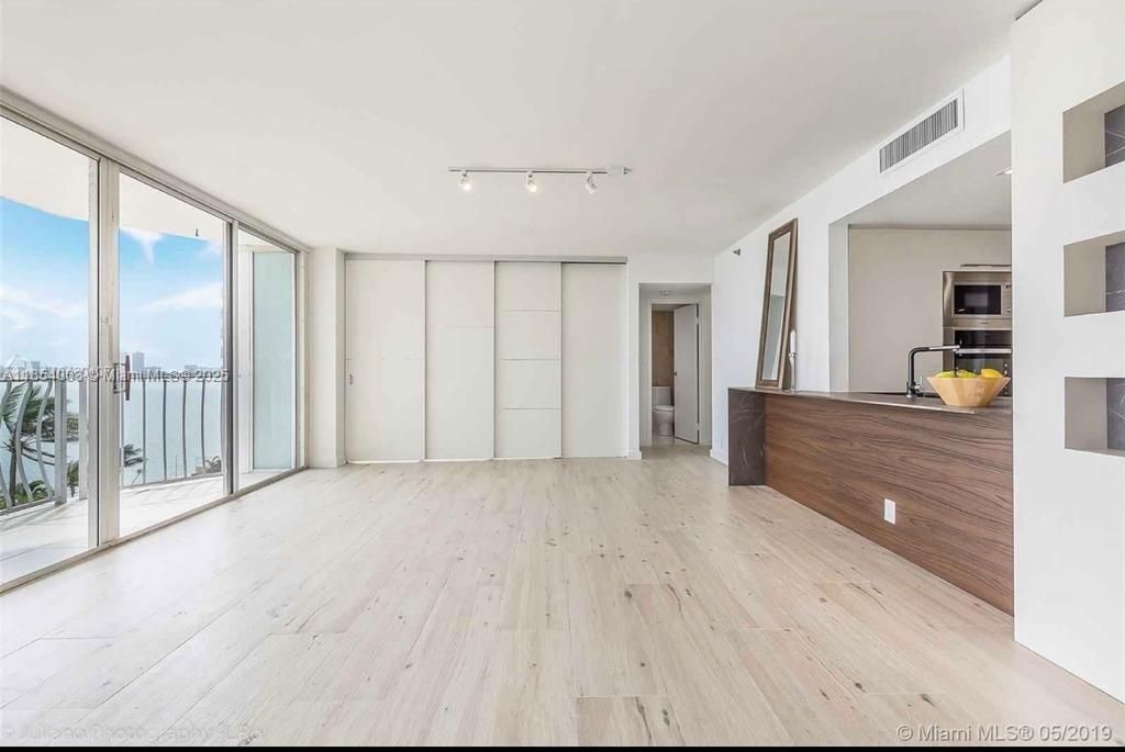 7601 E Treasure Dr, Unit 707, North Bay Village, FL 33141 Photo