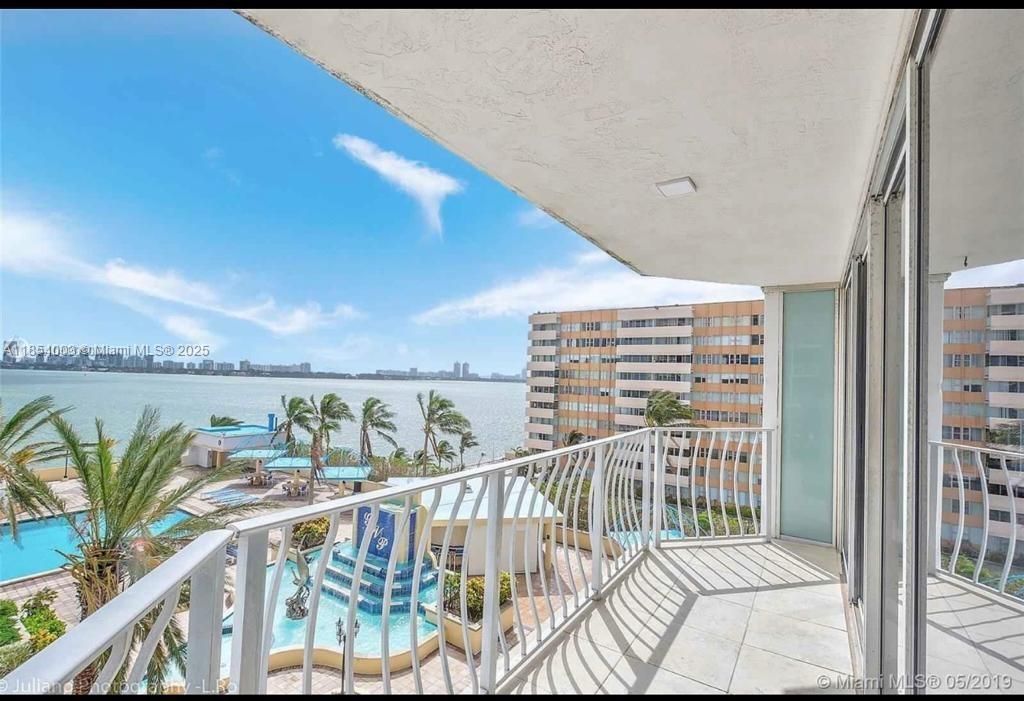 7601 E Treasure Dr, Unit 707, North Bay Village, FL 33141 Photo