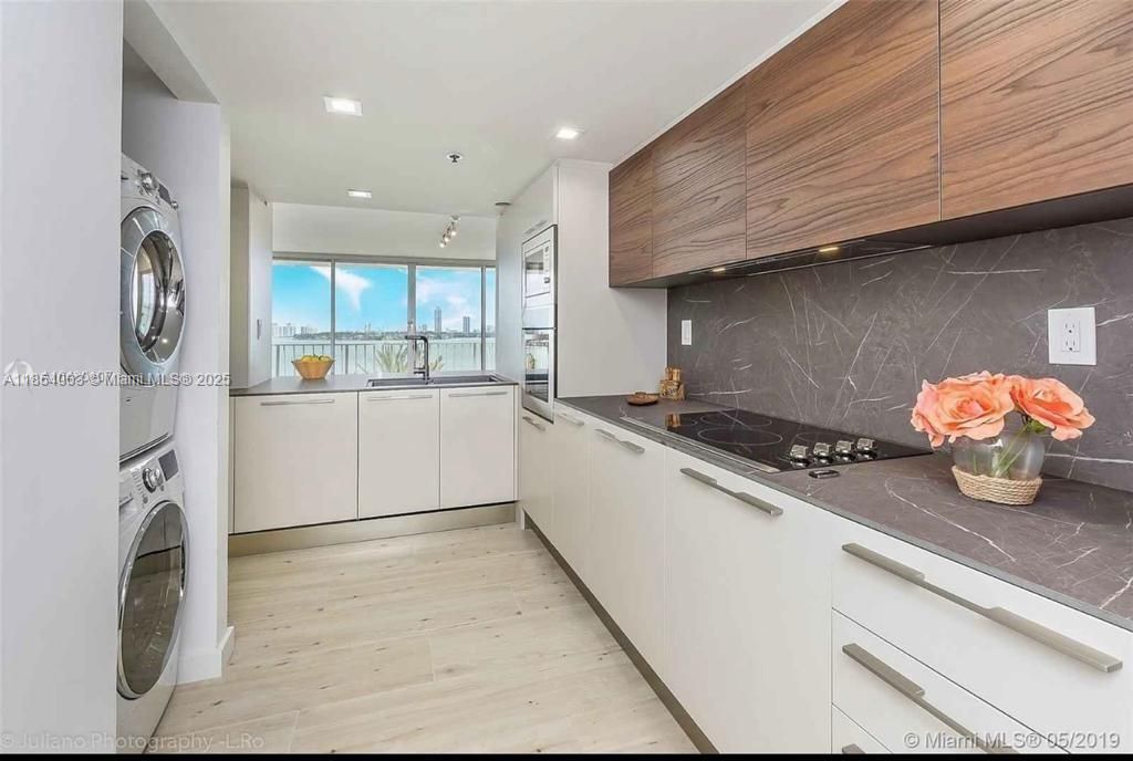 7601 E Treasure Dr, Unit 707, North Bay Village, FL 33141 Photo