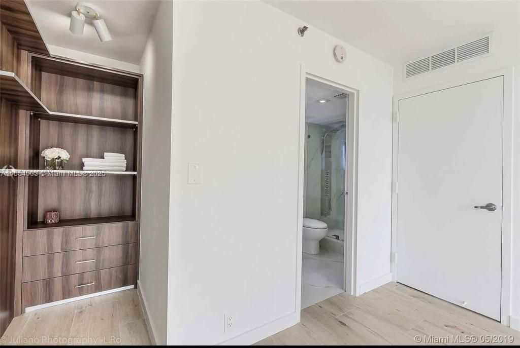 7601 E Treasure Dr, Unit 707, North Bay Village, FL 33141 Photo