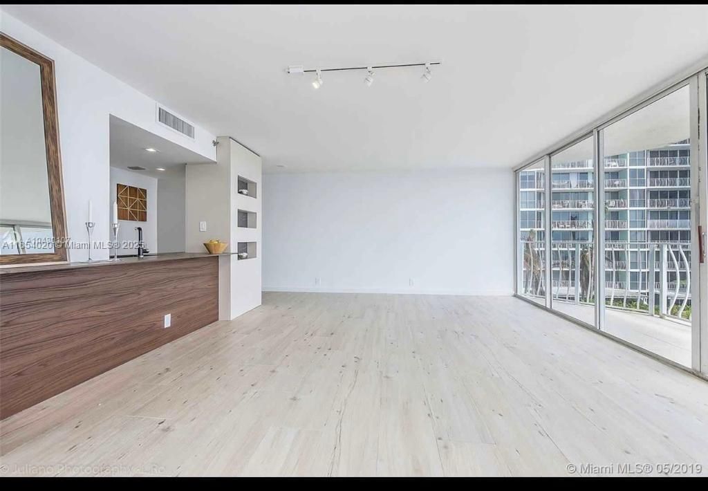 7601 E Treasure Dr, Unit 707, North Bay Village, FL 33141 Photo