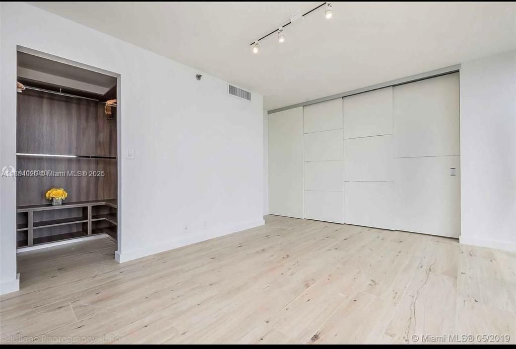 7601 E Treasure Dr, Unit 707, North Bay Village, FL 33141 Photo