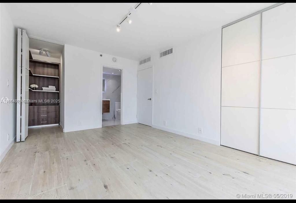 7601 E Treasure Dr, Unit 707, North Bay Village, FL 33141 Photo