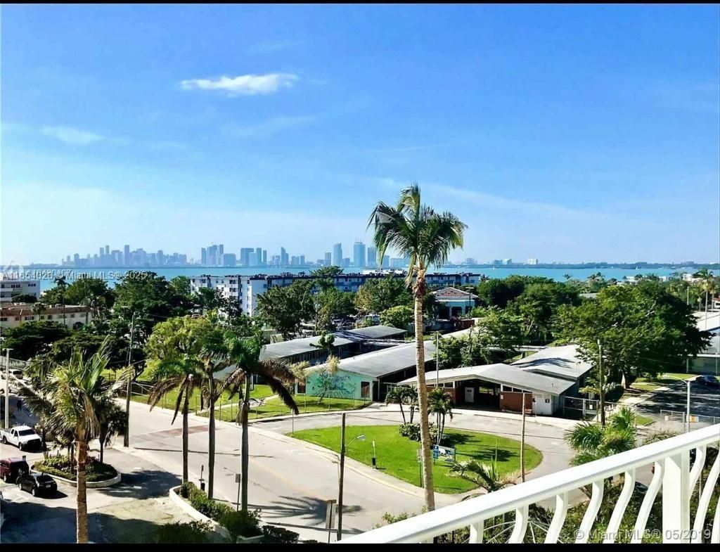 7601 E Treasure Dr, Unit 707, North Bay Village, FL 33141 Photo