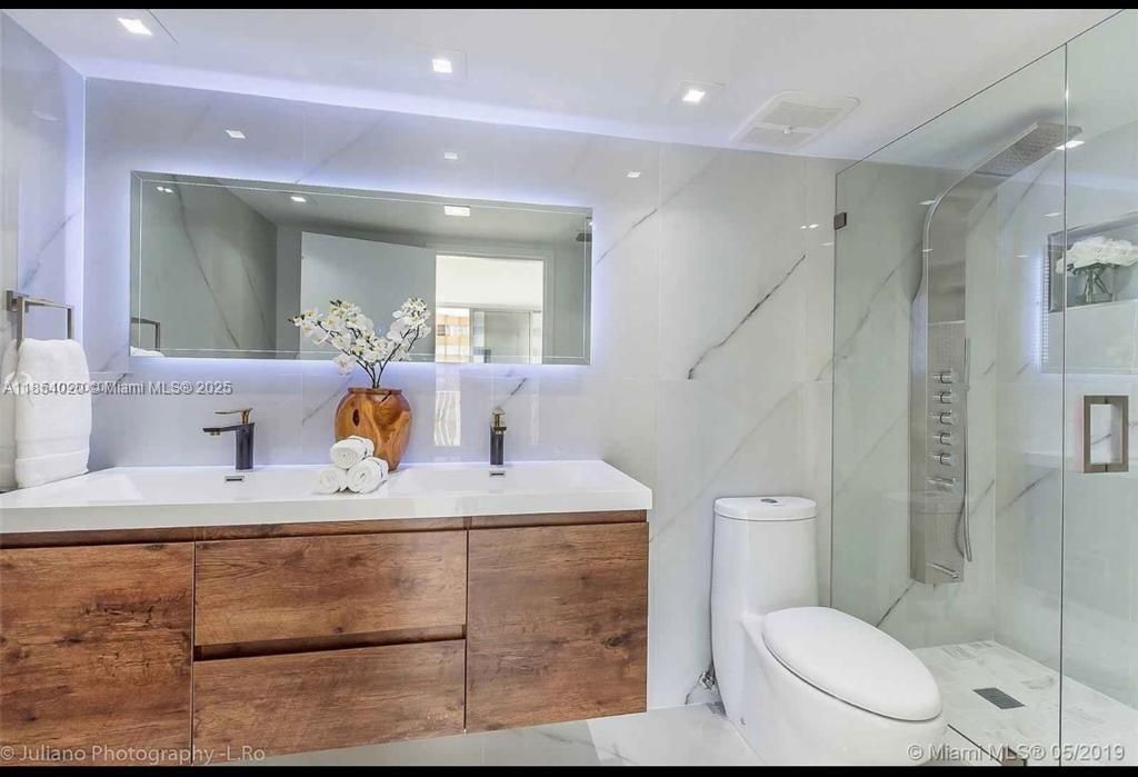 7601 E Treasure Dr, Unit 707, North Bay Village, FL 33141 Photo