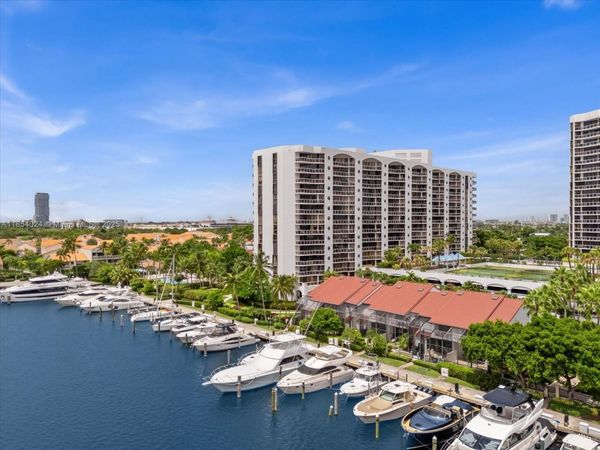 3610 Yacht Club Dr, Unit 805, Aventura, FL 33180