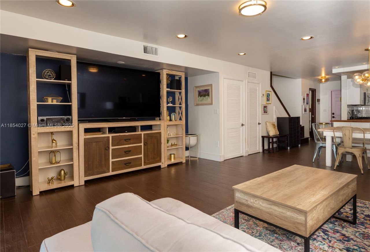 2035 NE 123rd St, North Miami, FL 33181 Photo