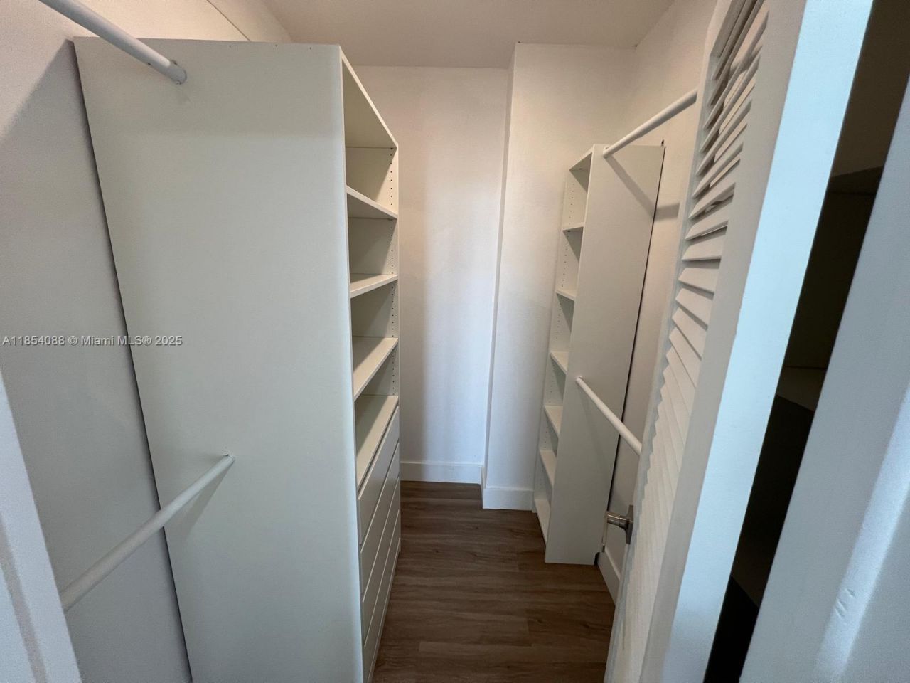 500 Bayview Dr, Unit 1120, Sunny Isles Beach, FL 33160 Photo