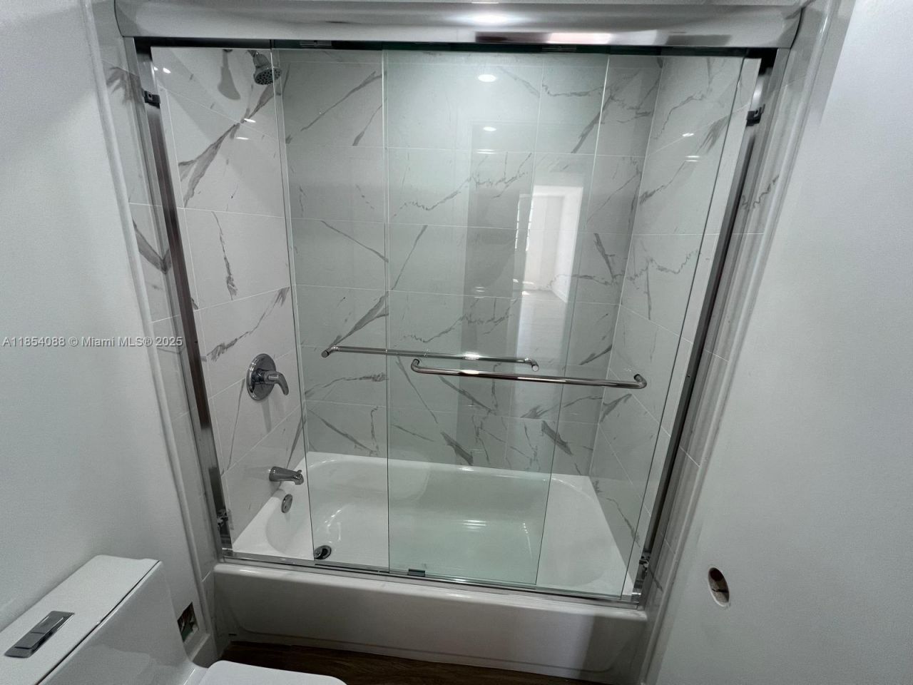 500 Bayview Dr, Unit 1120, Sunny Isles Beach, FL 33160 Photo