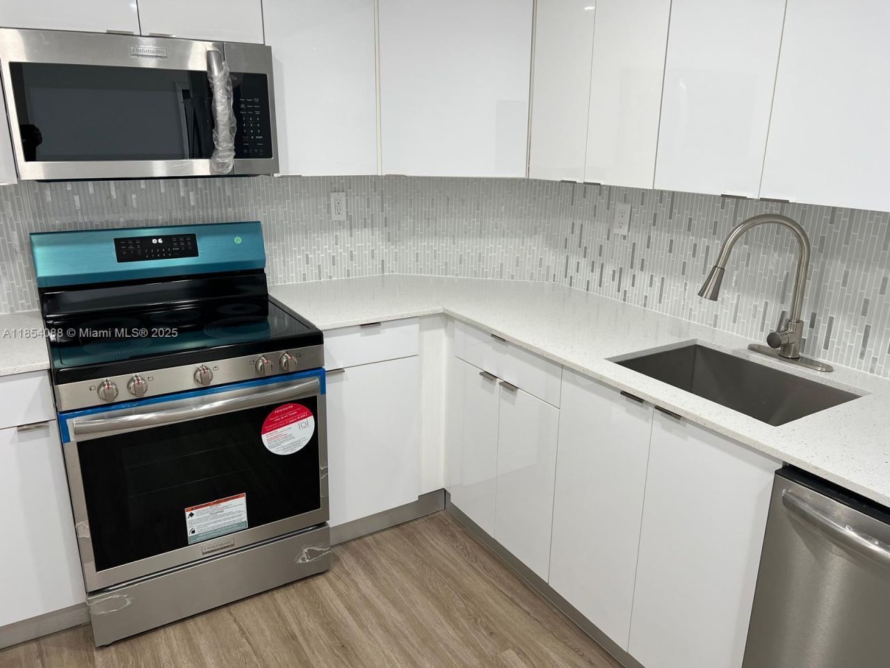 500 Bayview Dr, Unit 1120, Sunny Isles Beach, FL 33160 Photo