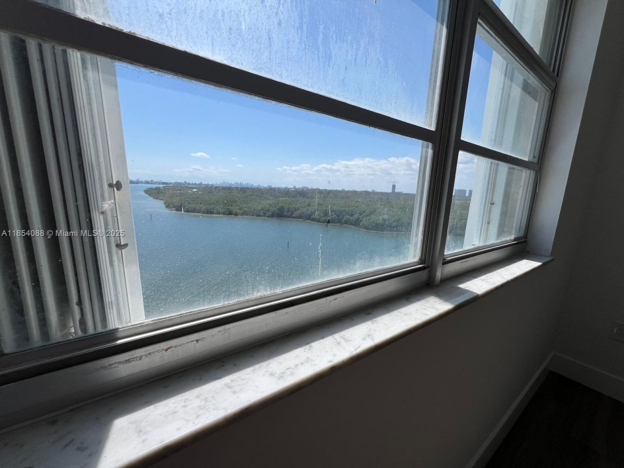 500 Bayview Dr, Unit 1120, Sunny Isles Beach, FL 33160 Photo