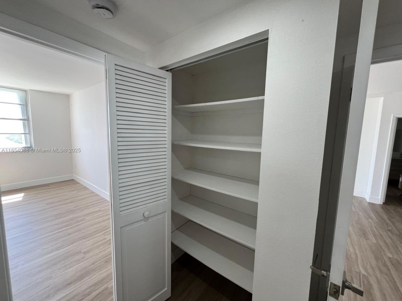 500 Bayview Dr, Unit 1120, Sunny Isles Beach, FL 33160 Photo