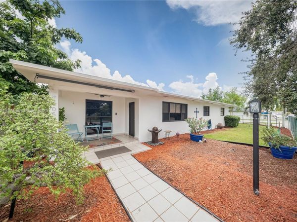7605 W 6th Ave, Hialeah, FL 33014