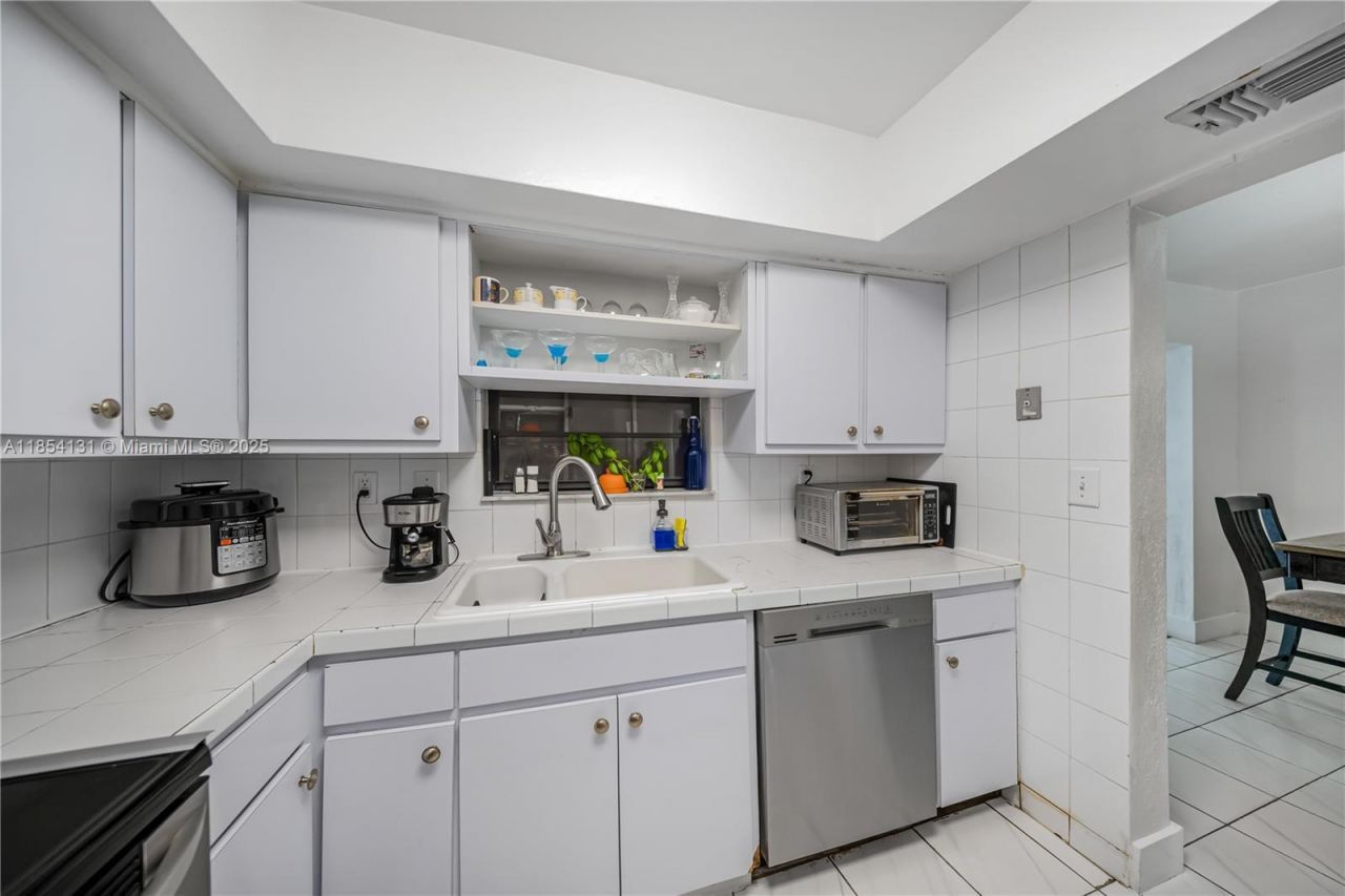 7605 W 6th Ave, Hialeah, FL 33014 Photo