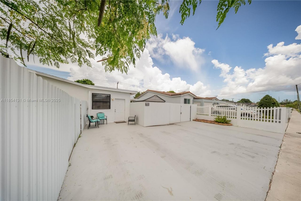 7605 W 6th Ave, Hialeah, FL 33014 Photo