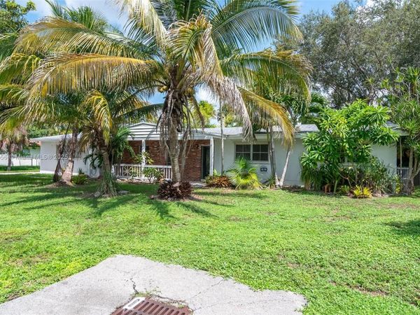 8465 SW 143rd St, Palmetto Bay, FL 33158