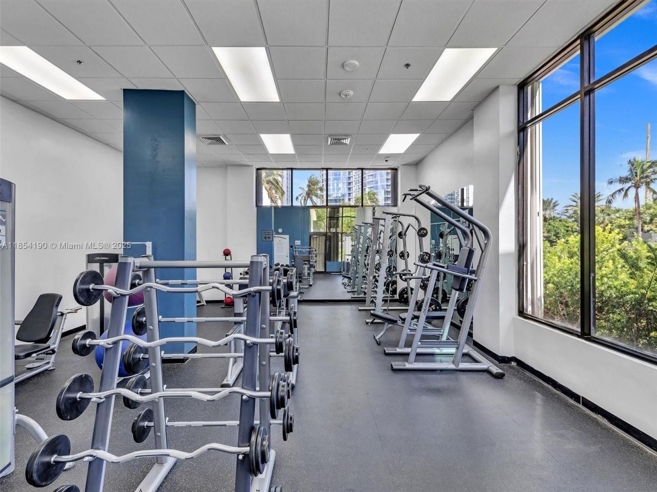 100 Bayview Dr, Unit 1025, Sunny Isles Beach, FL 33160 Photo