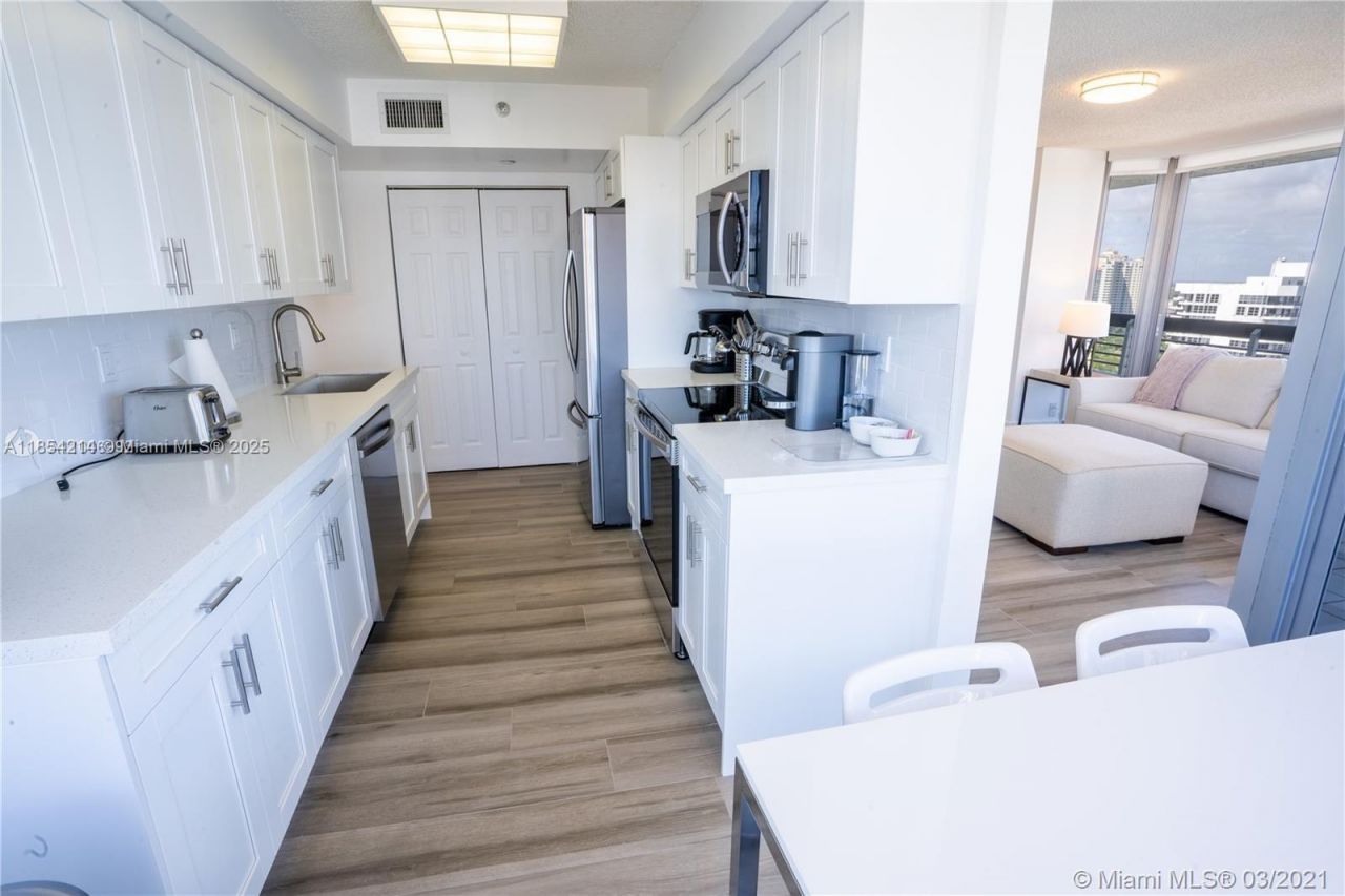 3530 Mystic Pointe Dr, Unit 2509, Aventura, FL 33180 Photo