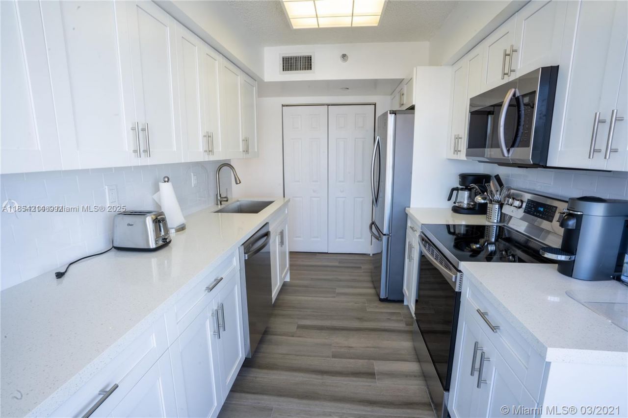 3530 Mystic Pointe Dr, Unit 2509, Aventura, FL 33180 Photo