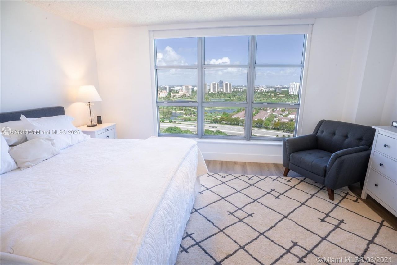 3530 Mystic Pointe Dr, Unit 2509, Aventura, FL 33180 Photo