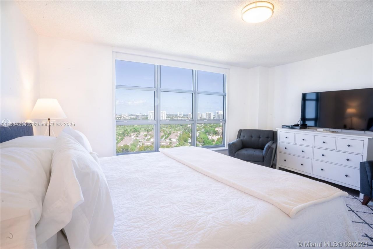 3530 Mystic Pointe Dr, Unit 2509, Aventura, FL 33180 Photo