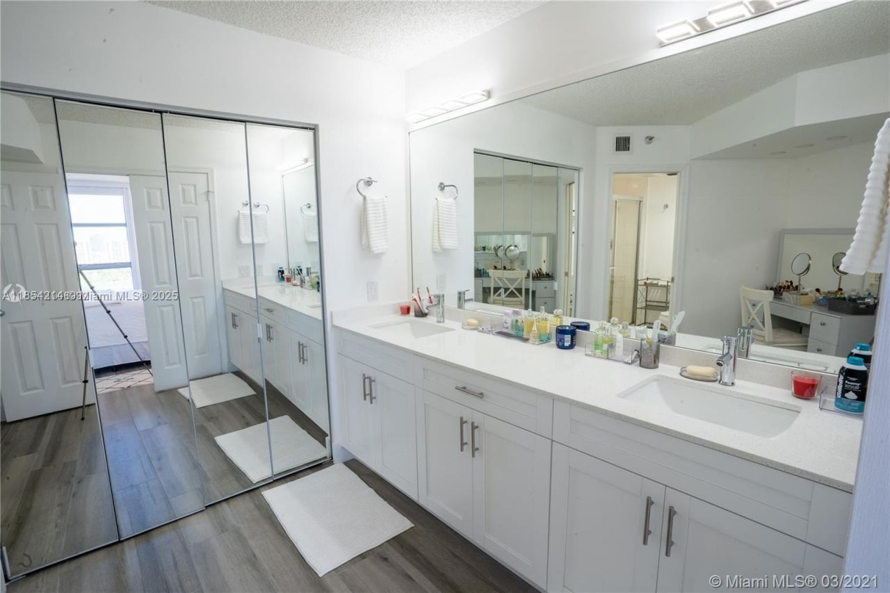 3530 Mystic Pointe Dr, Unit 2509, Aventura, FL 33180 Photo