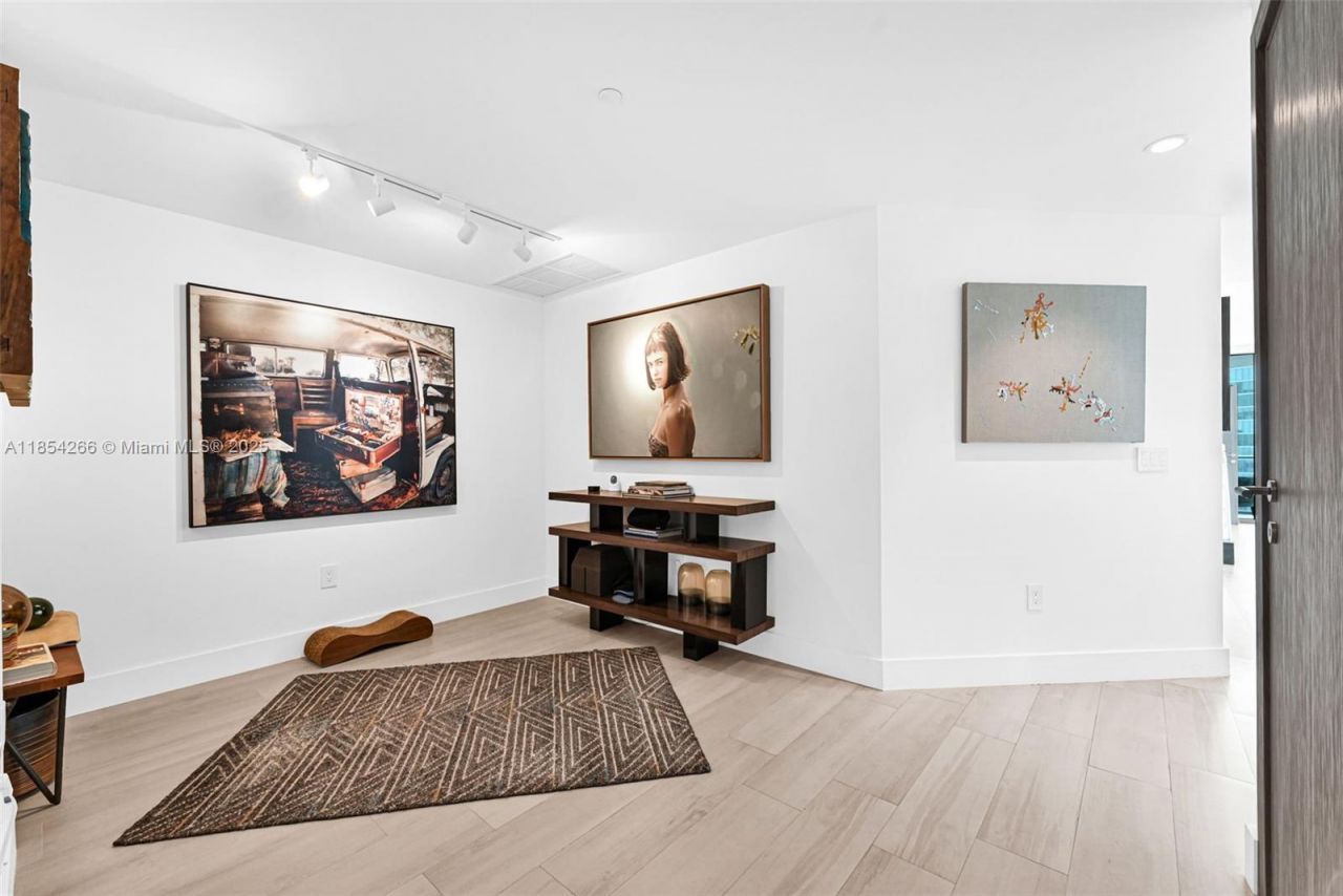 650 NE 32nd St, Unit 2201, Miami, FL 33137 Photo