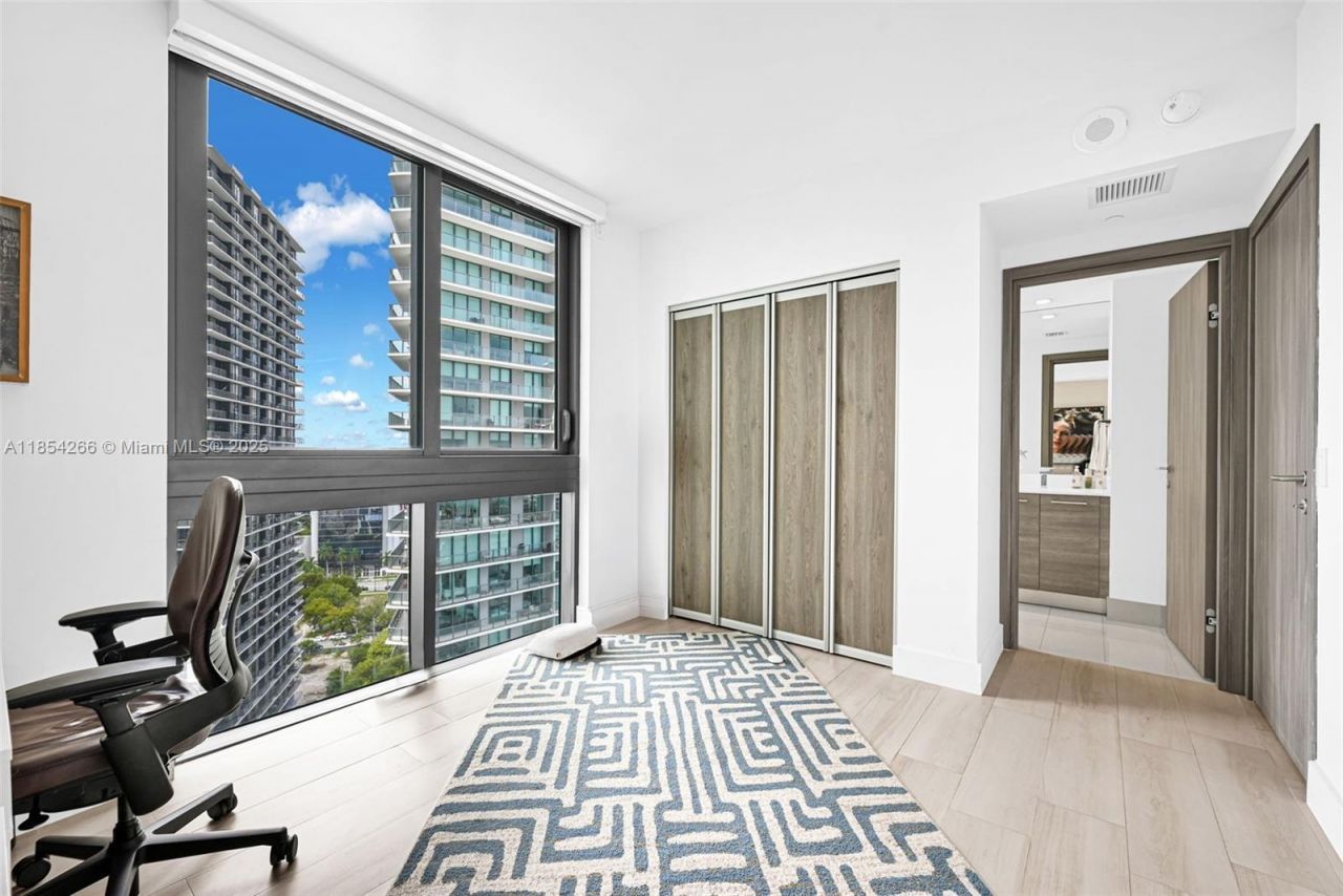 650 NE 32nd St, Unit 2201, Miami, FL 33137 Photo