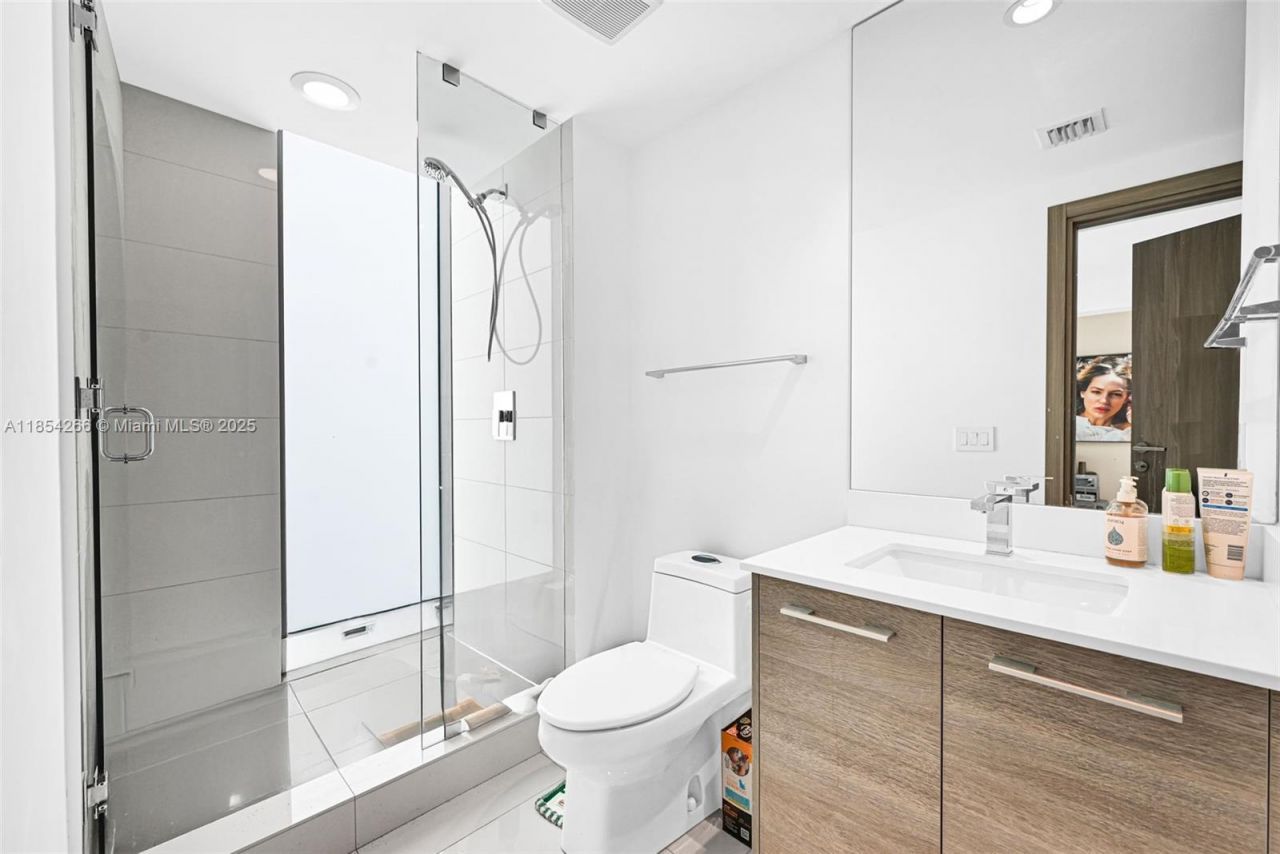 650 NE 32nd St, Unit 2201, Miami, FL 33137 Photo