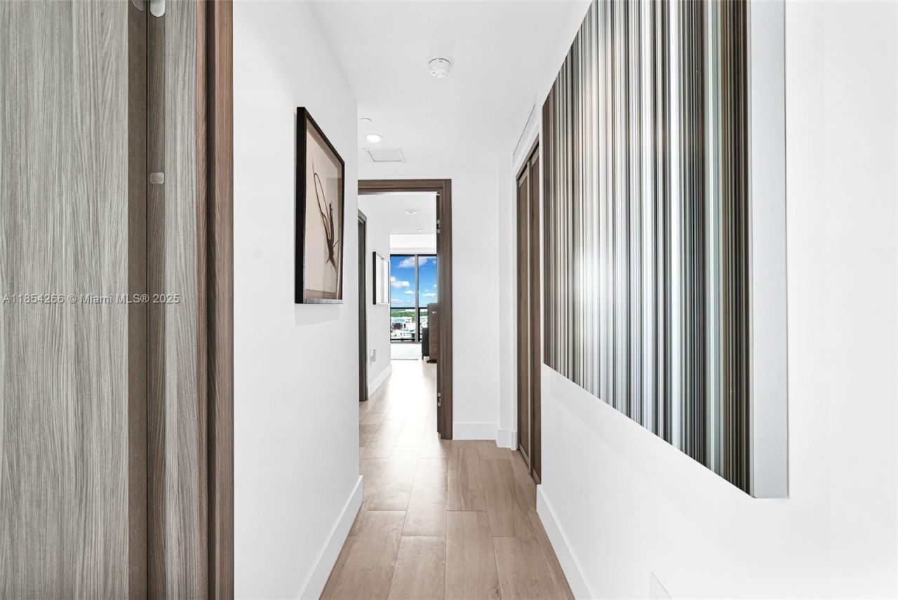 650 NE 32nd St, Unit 2201, Miami, FL 33137 Photo