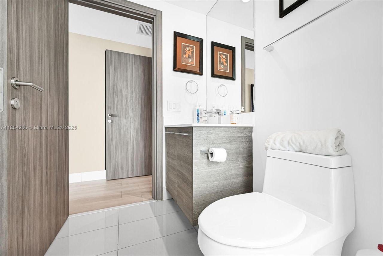 650 NE 32nd St, Unit 2201, Miami, FL 33137 Photo