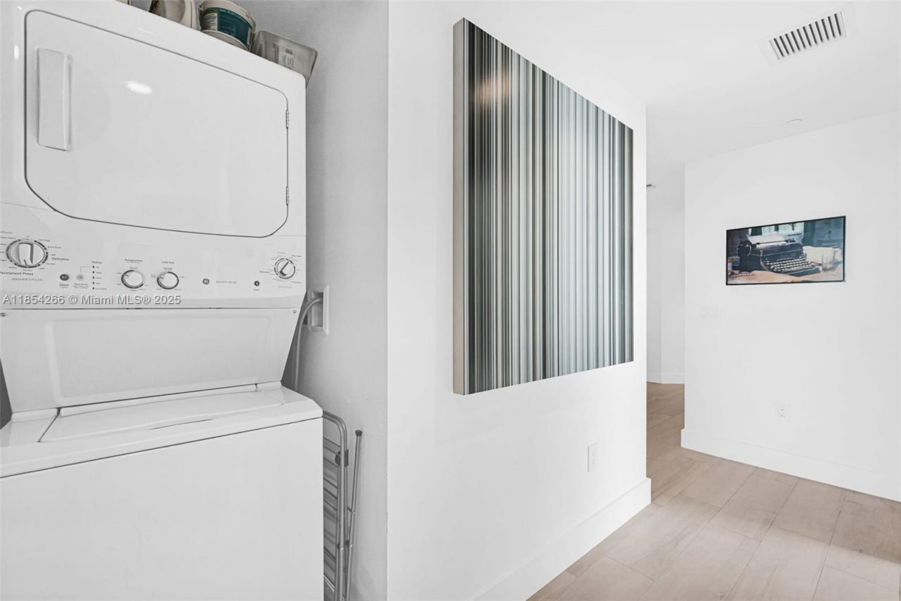 650 NE 32nd St, Unit 2201, Miami, FL 33137 Photo