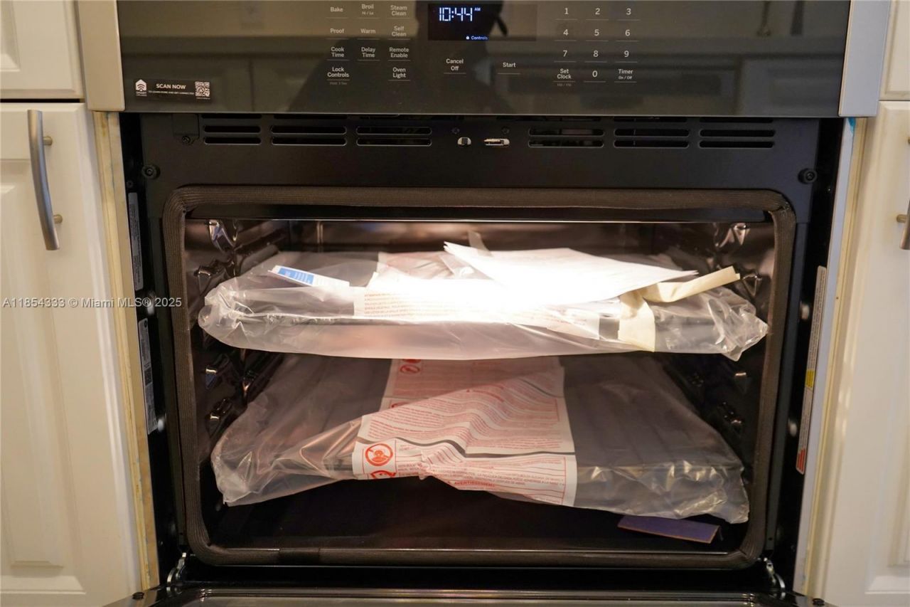 848 Brickell Key Dr, Unit 306, Miami, FL 33131 Photo