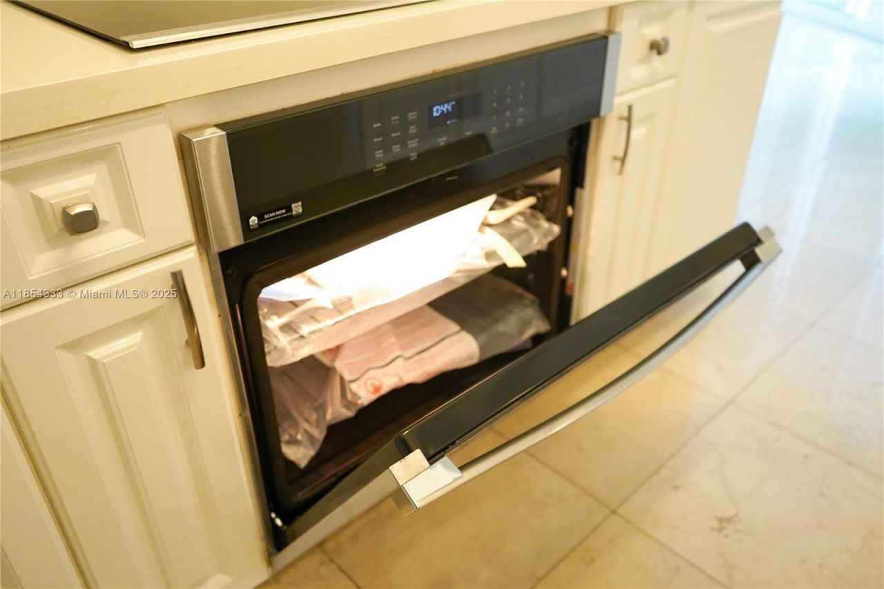 848 Brickell Key Dr, Unit 306, Miami, FL 33131 Photo