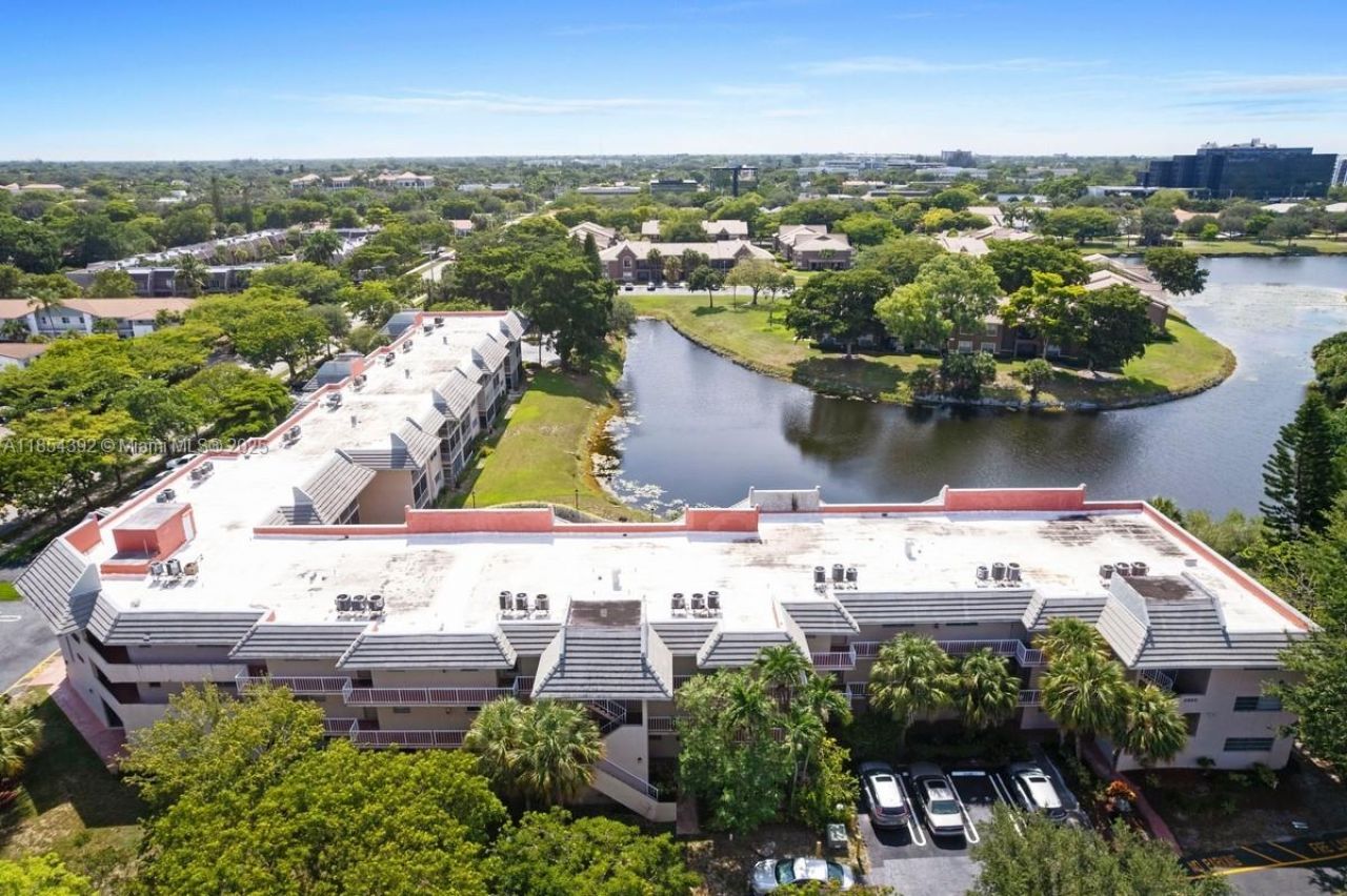 2850 Forest Hills Blvd, Unit 114, Coral Springs, FL 33065 Photo