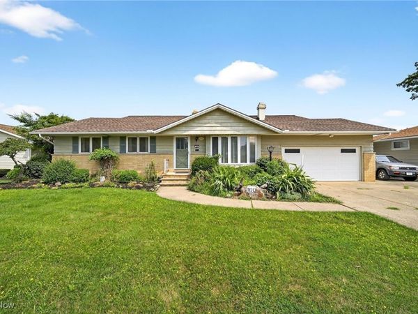 100 E Decker Drive, Seven Hills, OH 44131